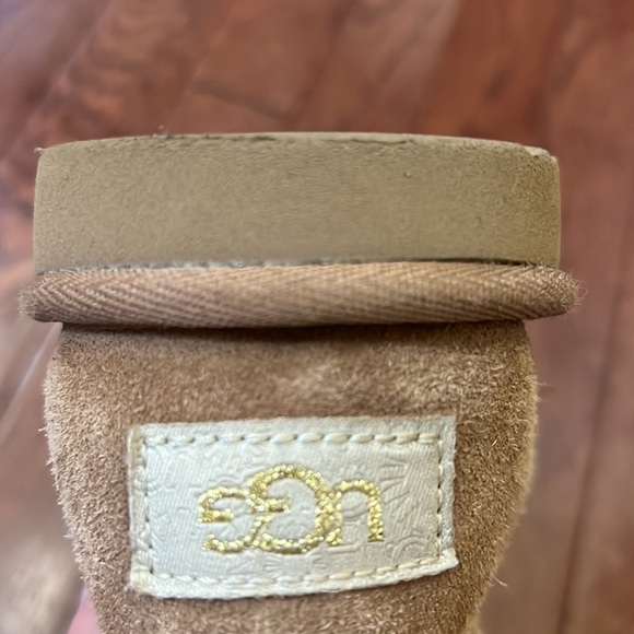 EUC tan/gold glitter cheetah print Girl Uggs - Picture 3 of 4